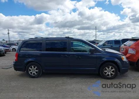 2008 Chrysler Town & Country Touring from USA, damaged, VIN 2A8HR54P38R635253